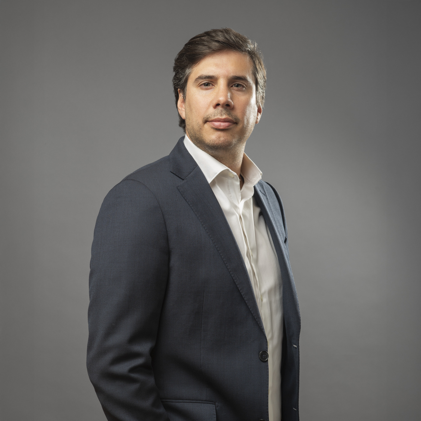 retrato corporativo para linkedIn de mujer joven